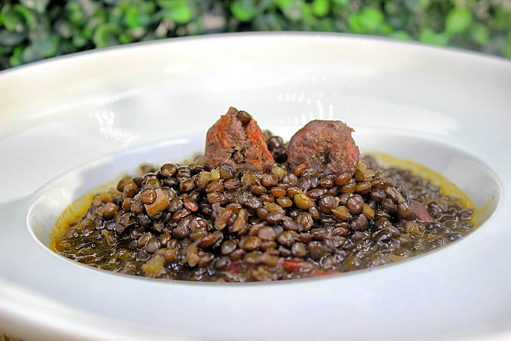 Lentejas negras con langostinos