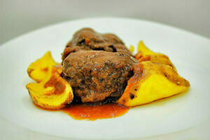 Carrilleras de cerdo al vino tinto y miel