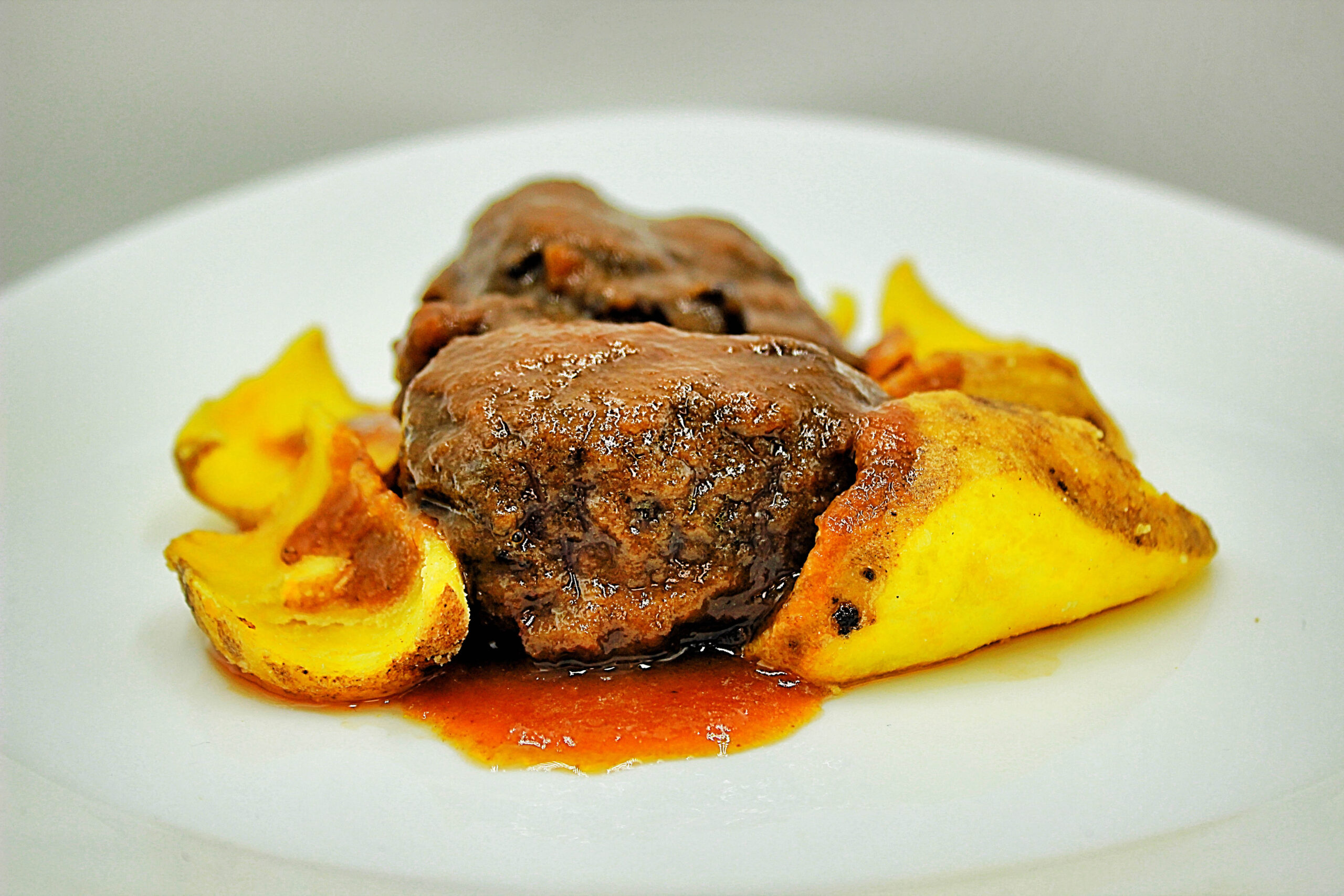 Carrilleras de cerdo al vino tinto y miel