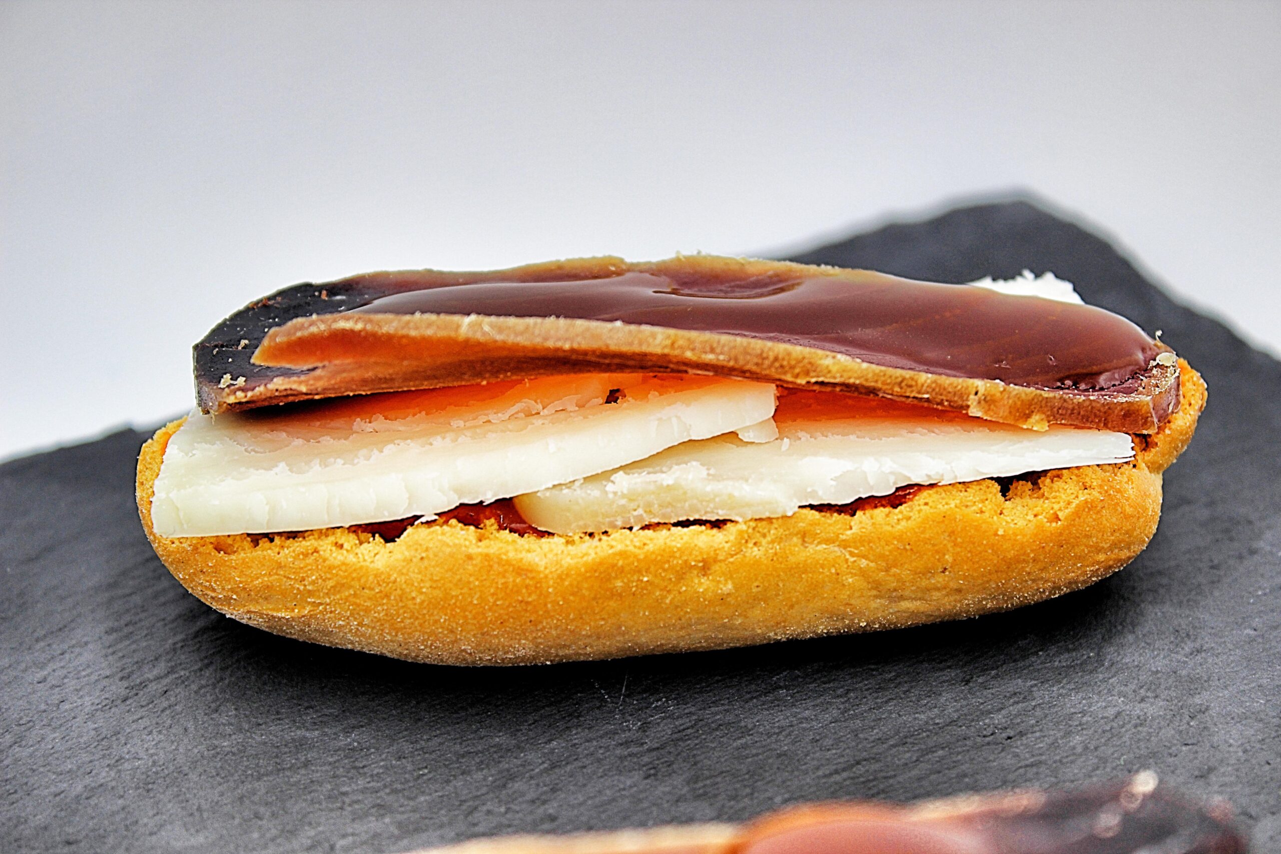 Mojama, queso y miel